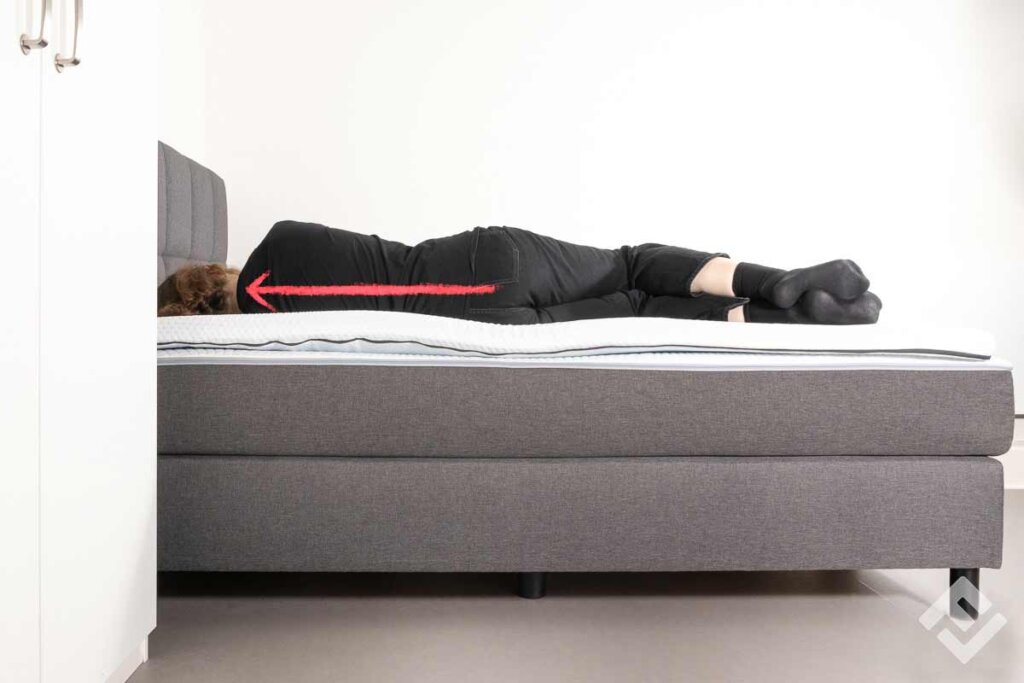 person_lying_in_bed