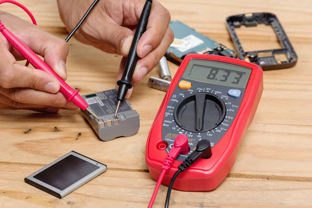 Kontroll av multimeterbatteriet