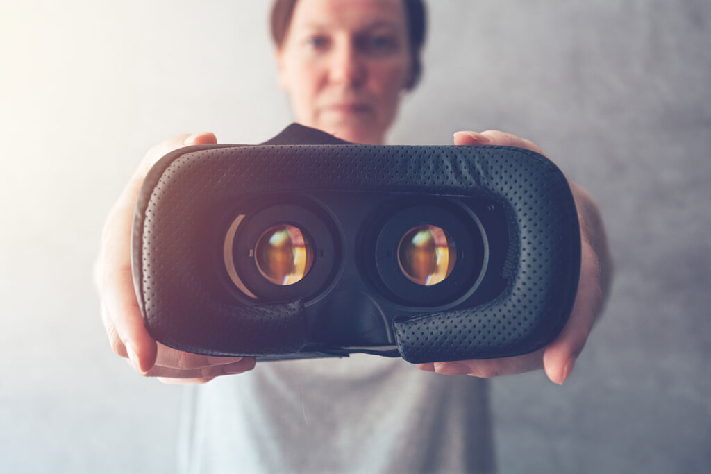 woman_holds_headset