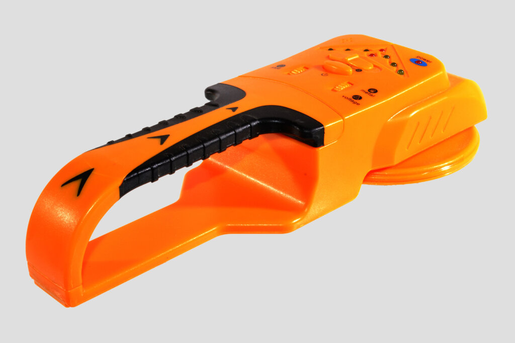 Orangefärgad trådspårare på vit bakgrund